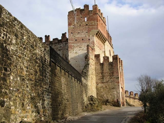 Antichi castelli che chiamano turismo