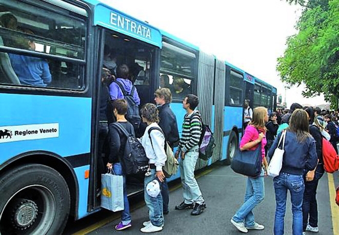 A scuola in bus: perché tanti no?