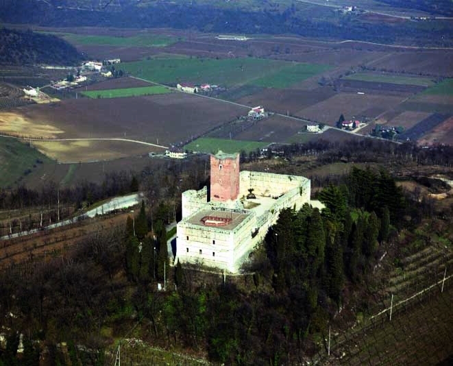 Montecchio Maggiore : un colle due castelli