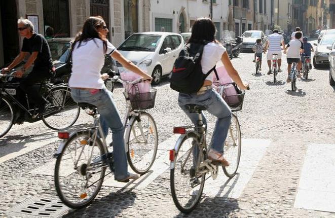 La bacchetta del Mago Wiz per bloccare i ciclisti