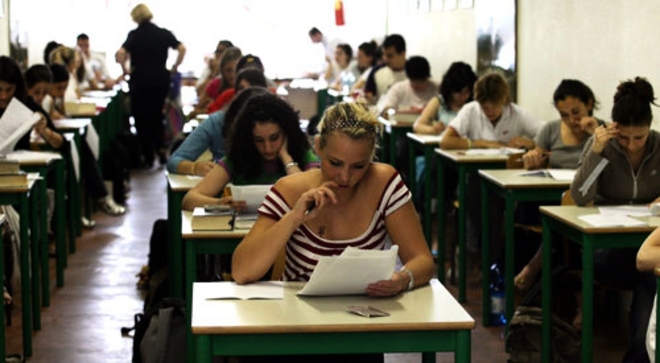 Esami di maturità, caos tra le polemiche