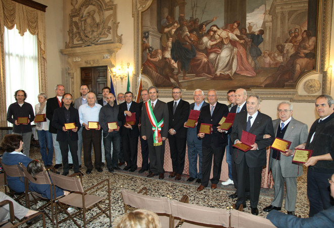 “Botteghe storiche” di Vicenza da oggi con la targ