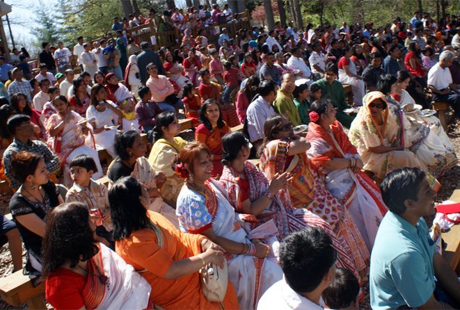 I bengalesi celebrano il “Boishakhi Mela”